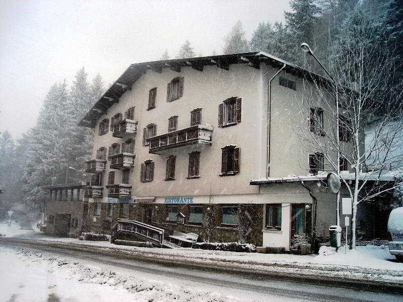 Hotel Spampatti Castione della Presolana Exterior photo
